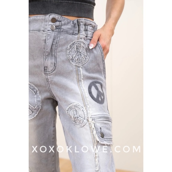 Oli & Hali Peace Sign Patch Frayed Edge Cargo Jeans Relaxed Fit - Picture 6 of 16
